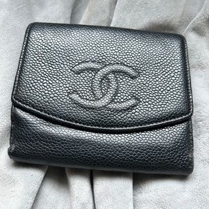 Authentic caviar Chanel bifold wallet